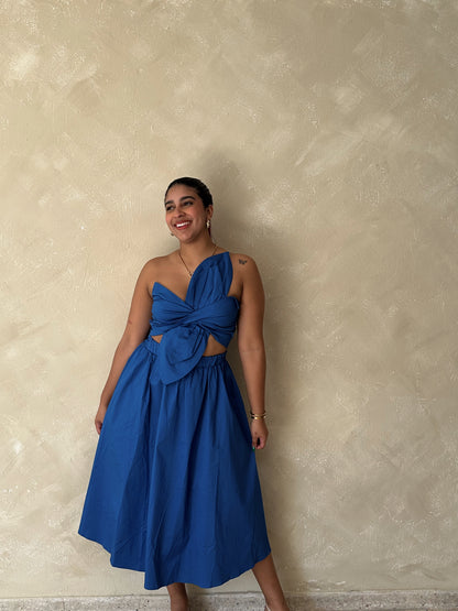 Vestido azul con flores